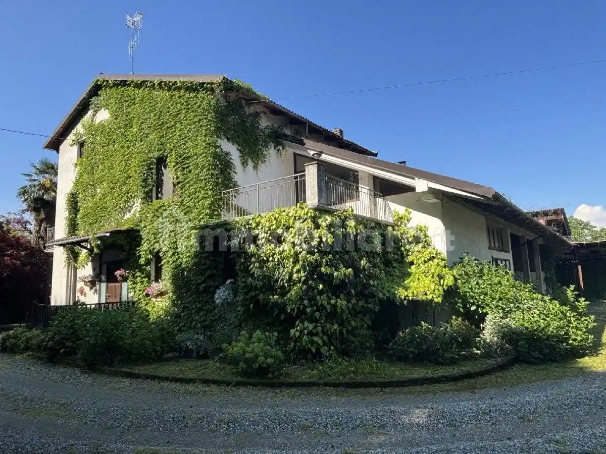 Casa indipendente in vendita a Romano Canavese