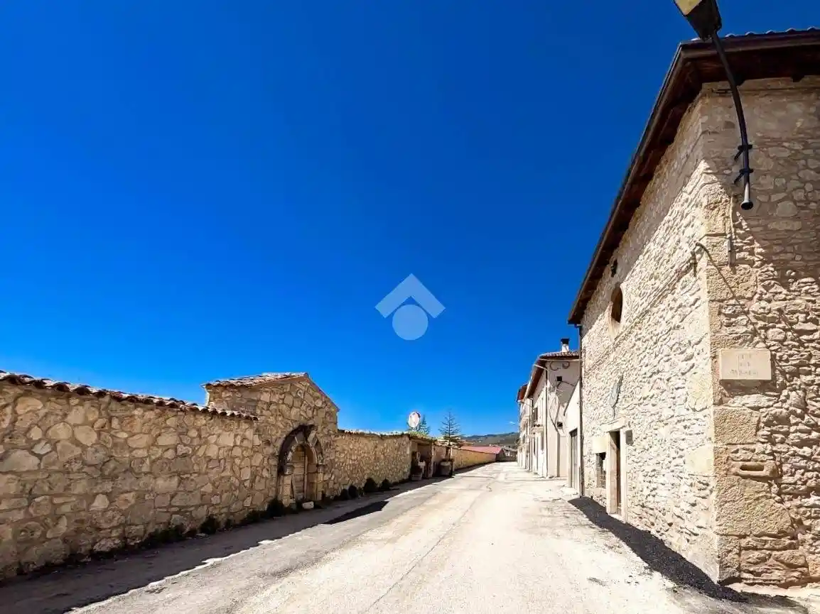 Casa indipendente in vendita a L'Aquila