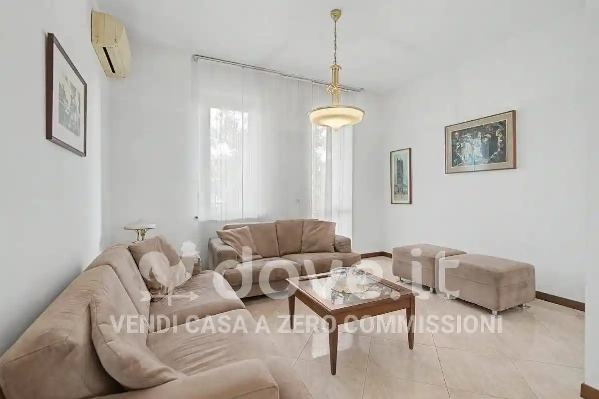 Villa in vendita a Sannazzaro de' Burgondi