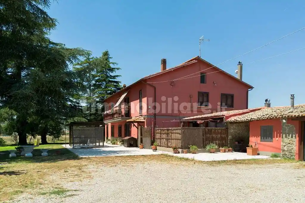 Rustico - Casale in vendita a Viterbo