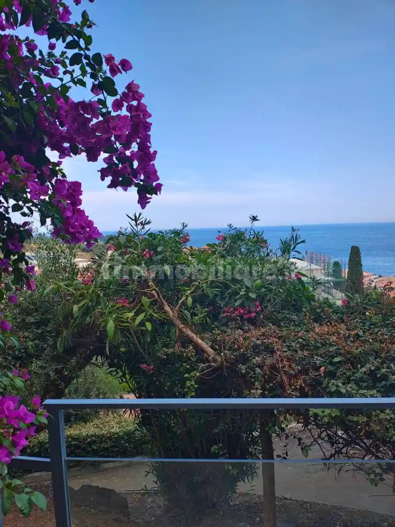 Appartamento in vendita a Aci Castello