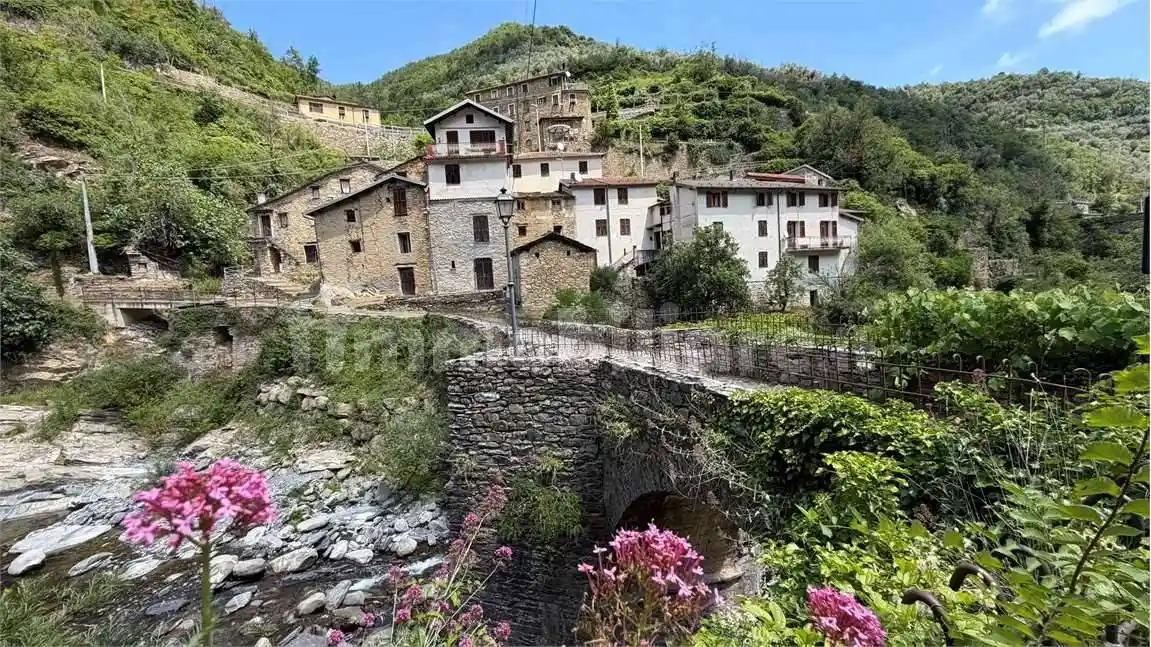 Casa indipendente in vendita a Rezzo