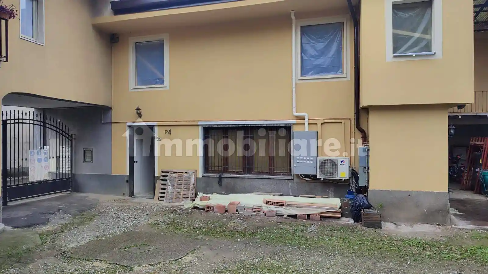 Appartamento in vendita a Carugo