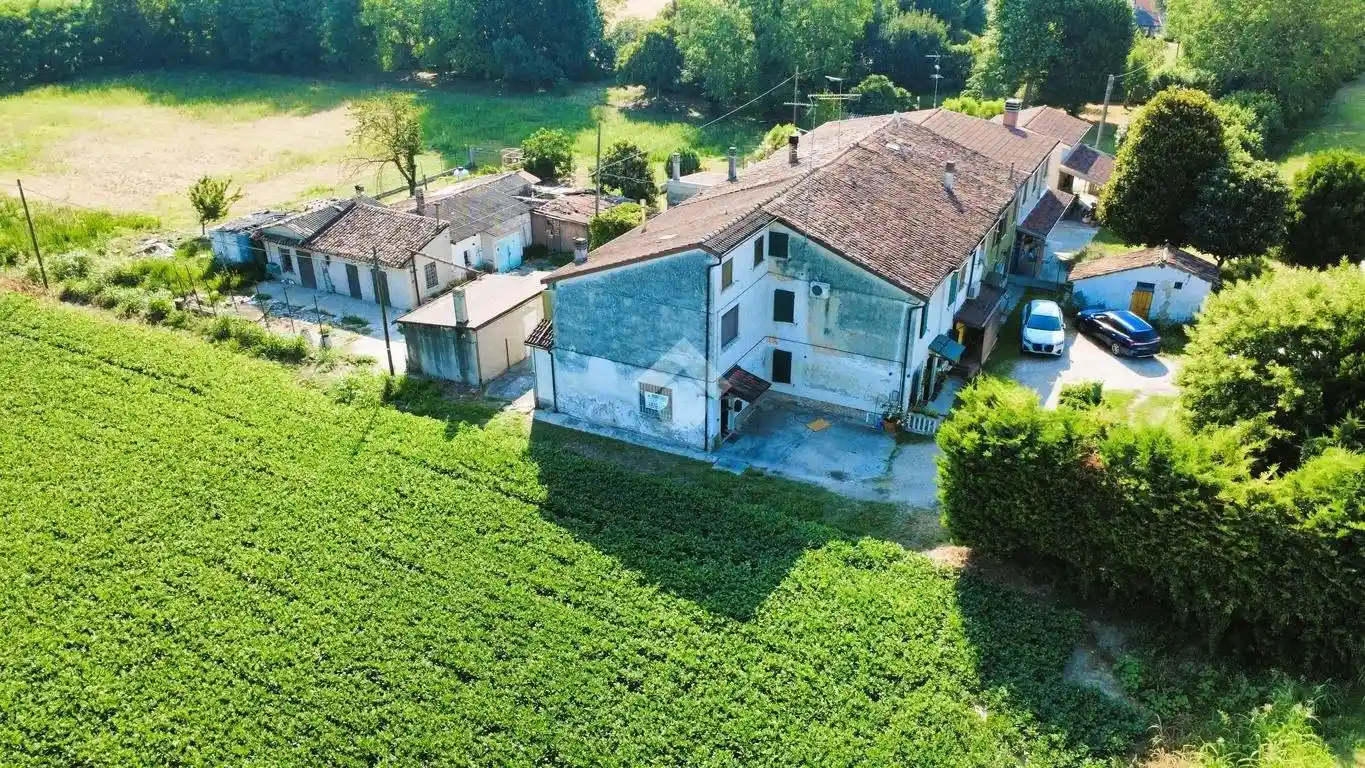 Rustico - Casale in vendita a Bagnolo San Vito