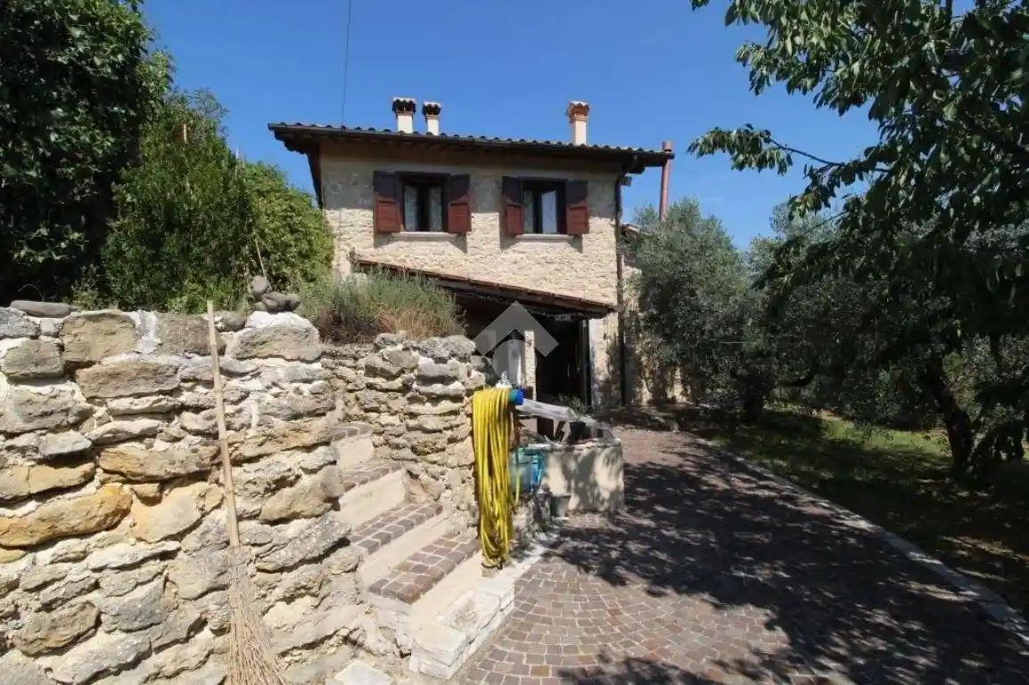 Rustico - Casale in vendita a Monteleone Sabino