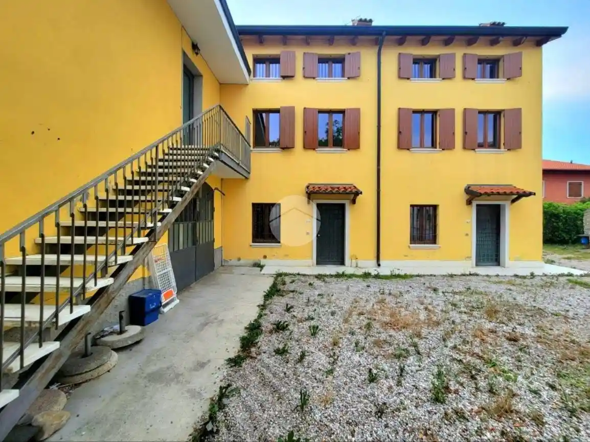 Casa indipendente in vendita a Castelnuovo del Garda