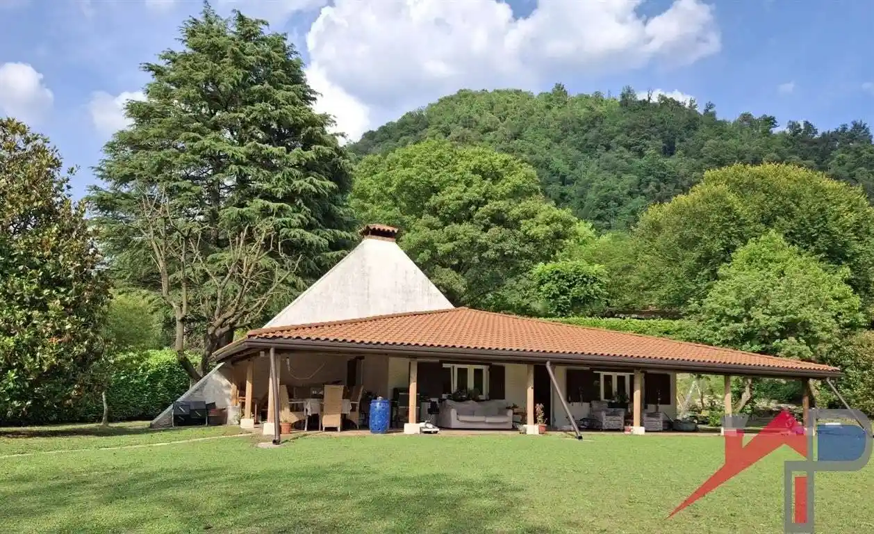 Villa in vendita a Villa d'Adda