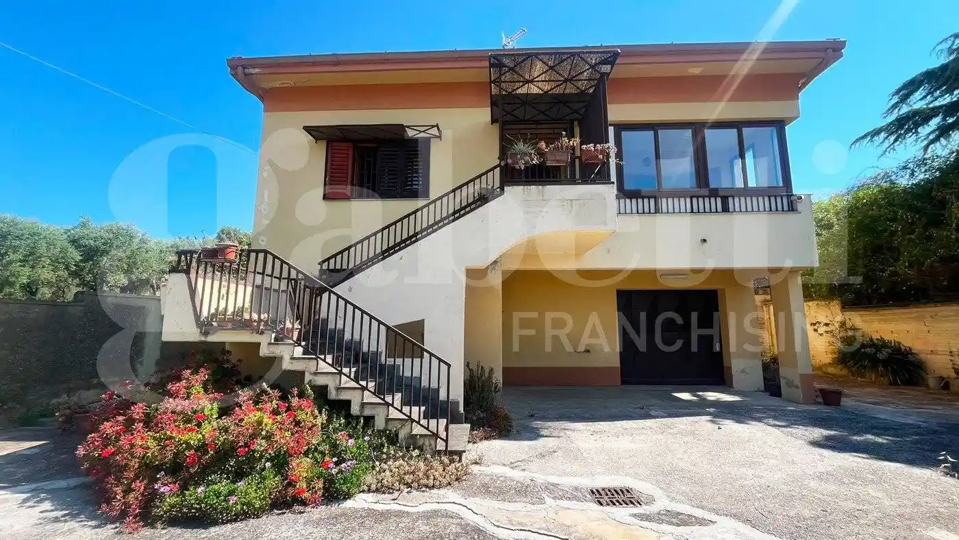 Casa indipendente in vendita a Rocchetta e Croce