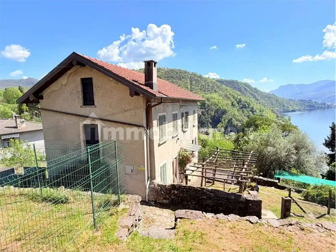 Casa indipendente in vendita a Luino