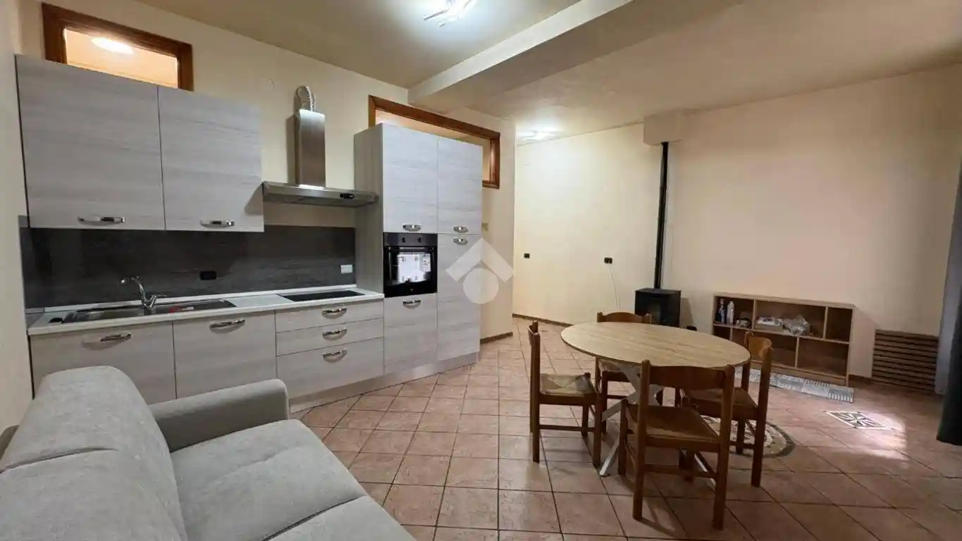 Appartamento in affitto a Rossana