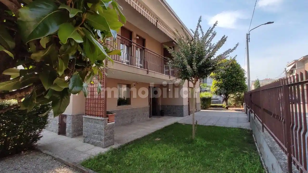 Villa in vendita a Novara