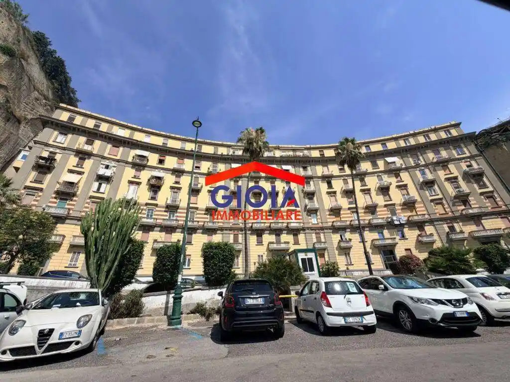 Appartamento in vendita a Napoli