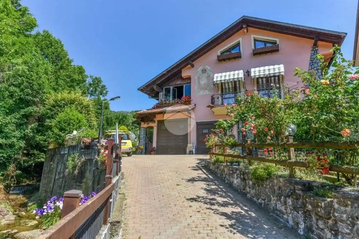 Villa in vendita a Coazze