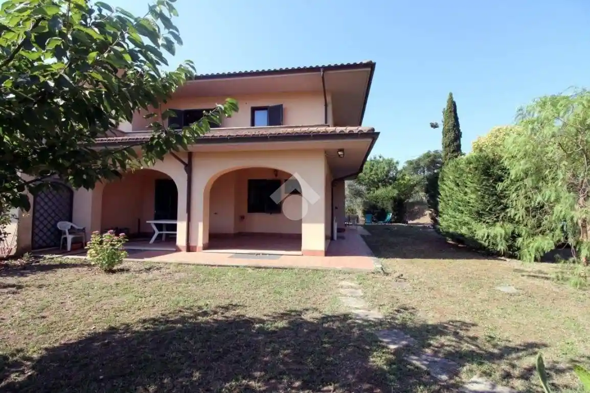 Villa in vendita a Montopoli di Sabina