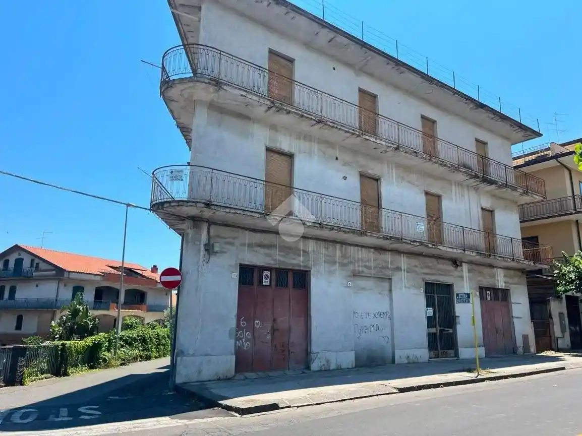 Palazzo - Edificio in vendita a Aci Sant'Antonio