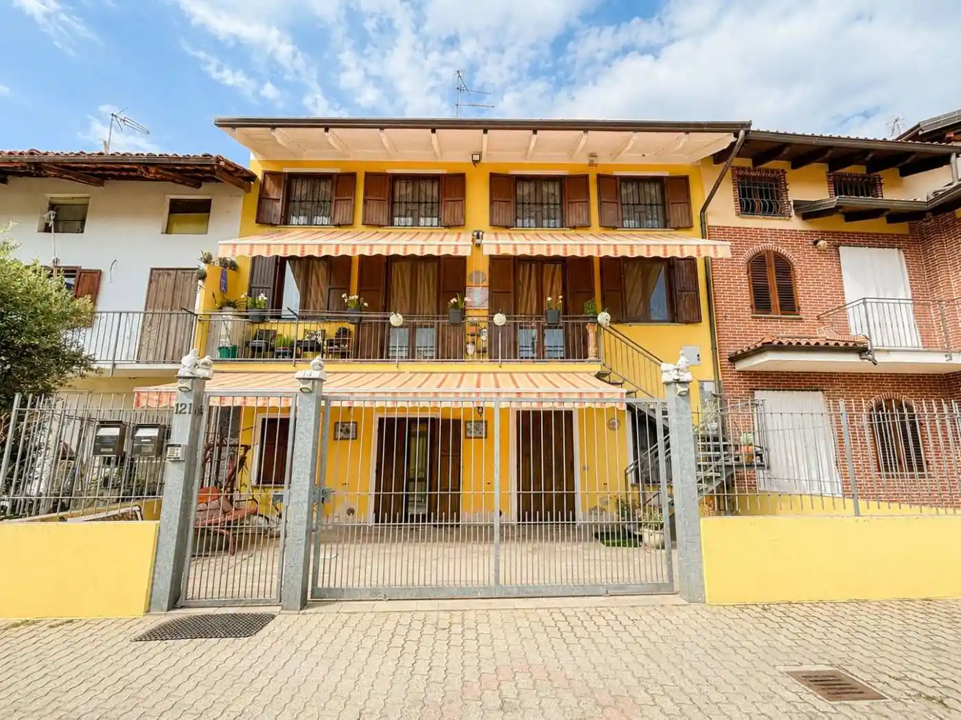 Casa indipendente in vendita a Alice Castello