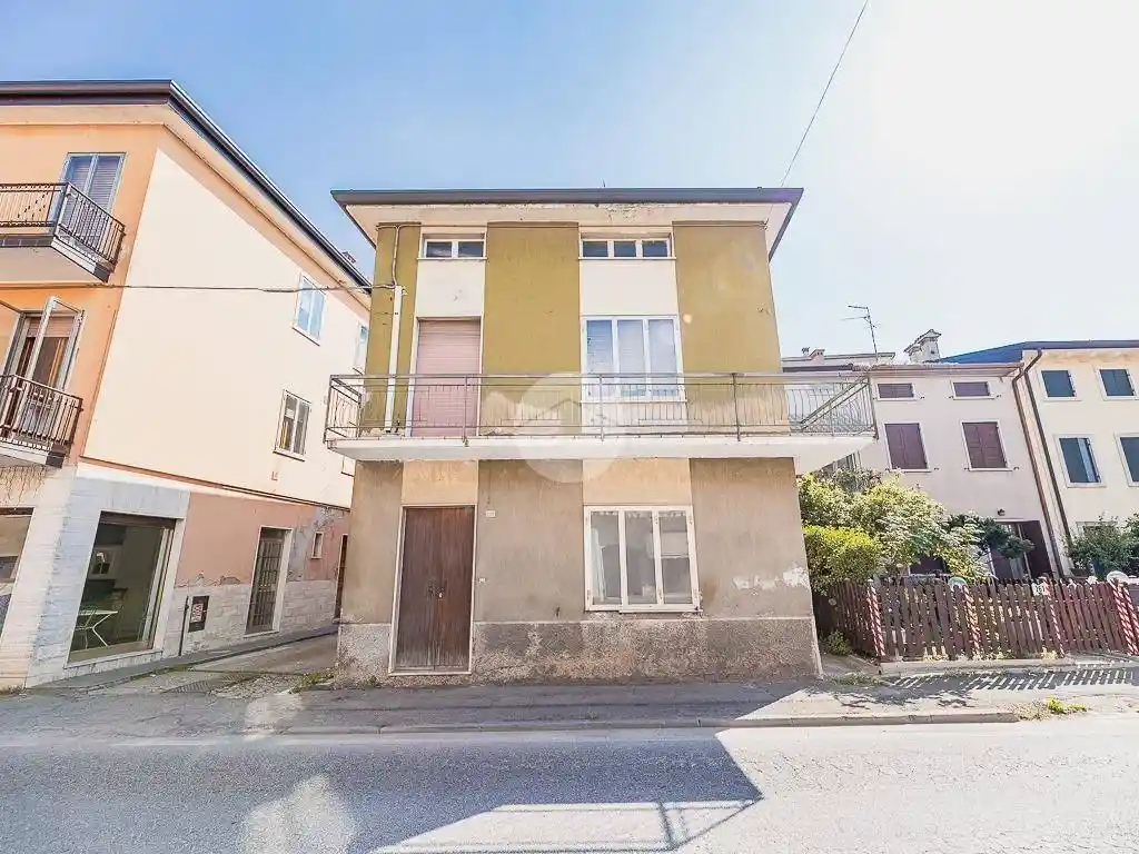 Rustico - Casale in vendita a Villafranca di Verona
