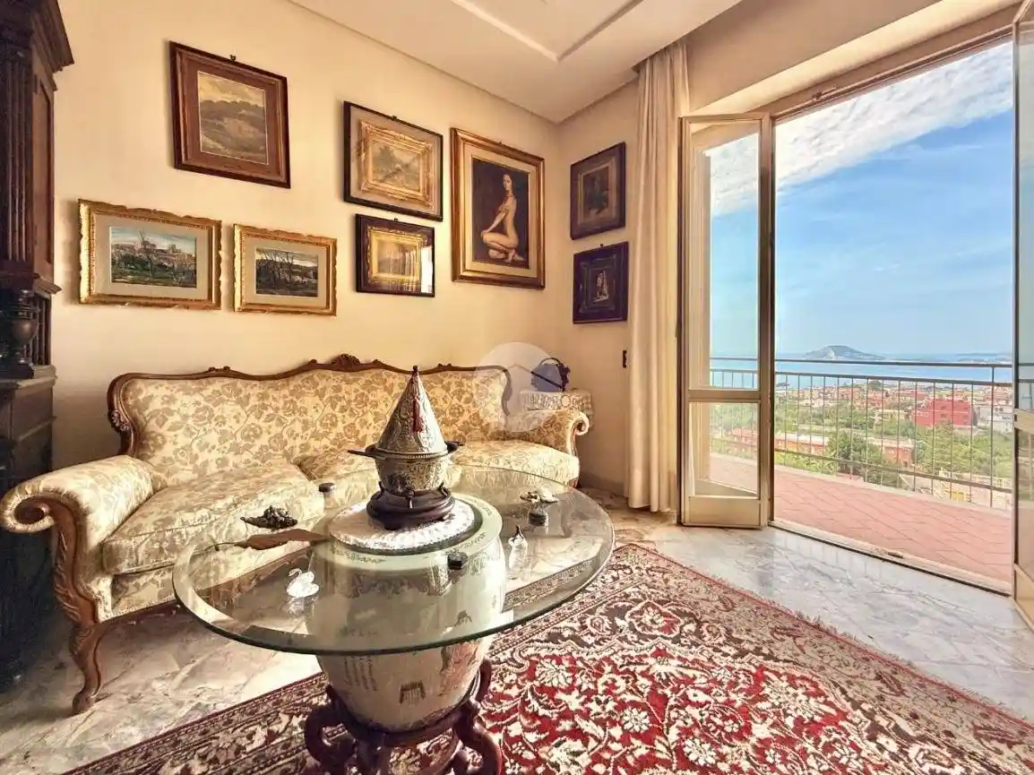 Appartamento in vendita a Pozzuoli