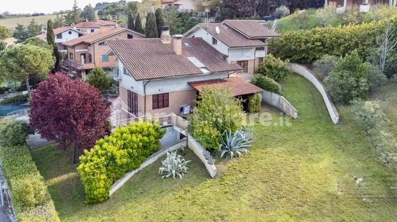Villa in vendita a Camerata Picena
