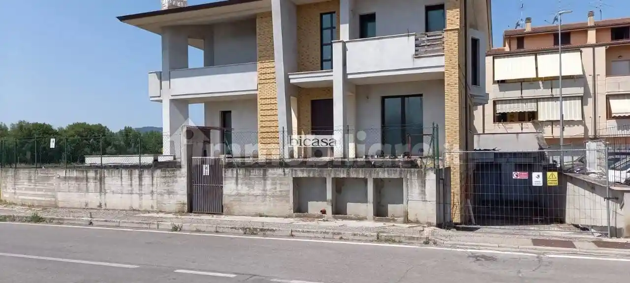 Villa in vendita a Vallefoglia