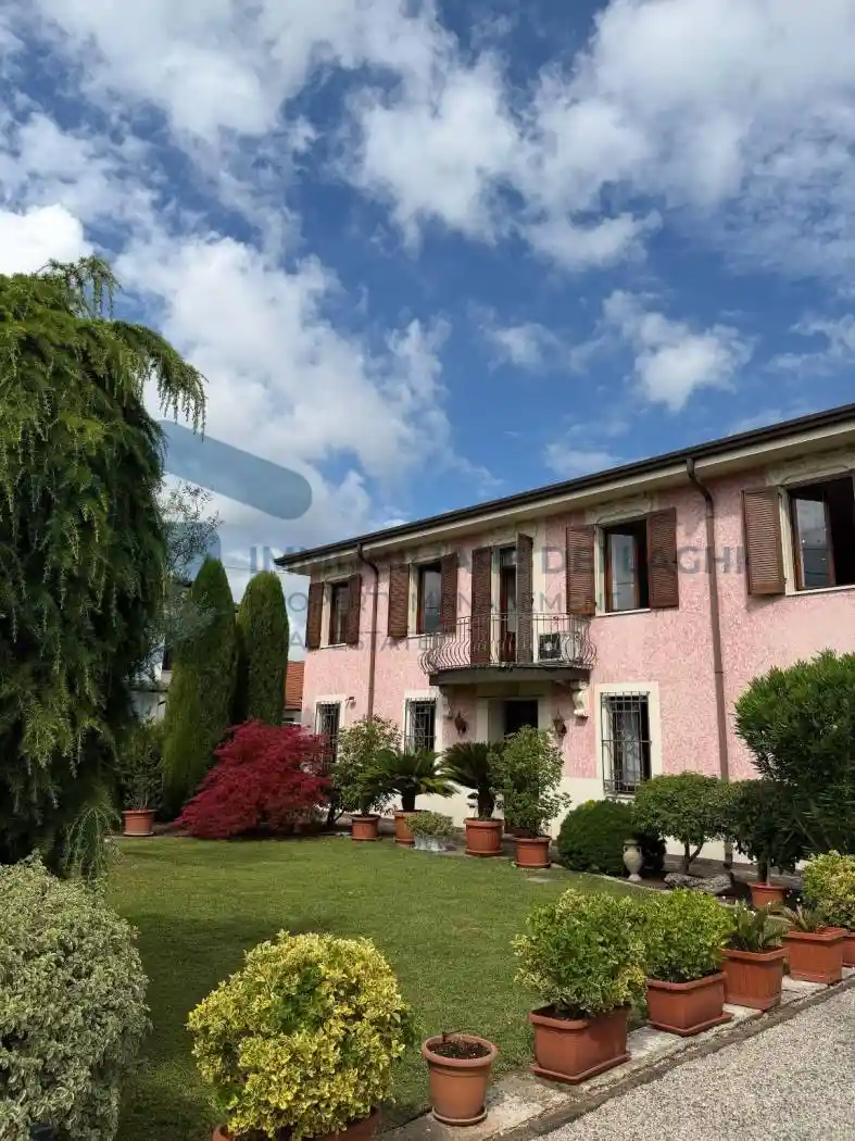 Villa in vendita a Porto Mantovano
