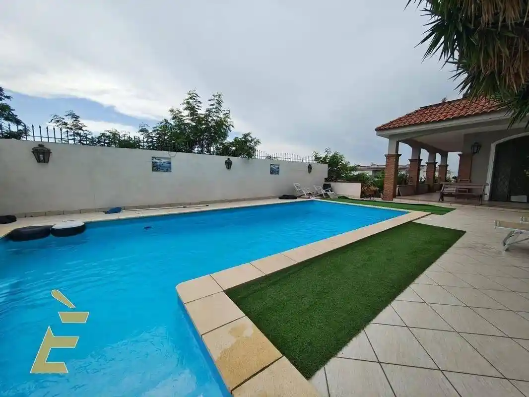 Villa in vendita a Giugliano in Campania