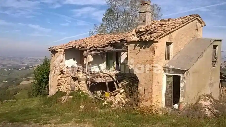 Rustico - Casale in vendita a Montecarotto