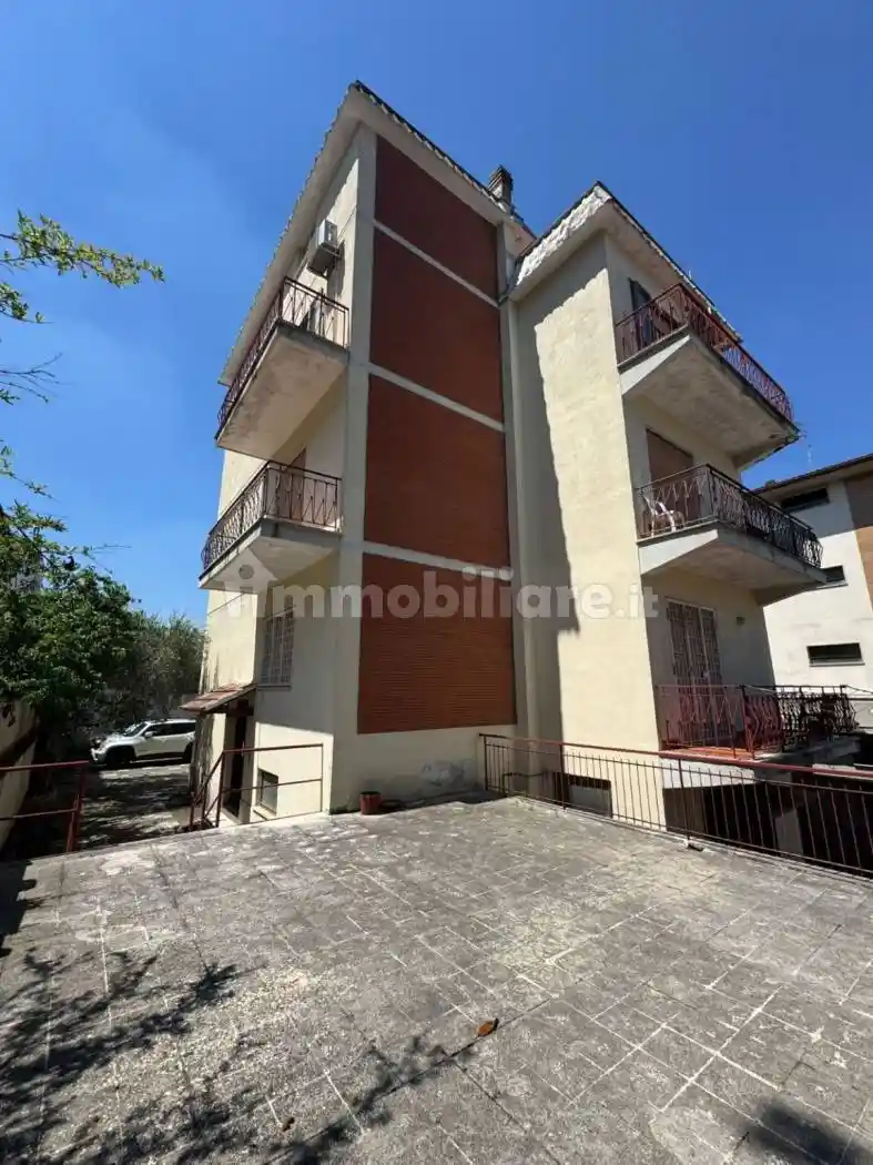 Palazzo - Edificio in vendita a Roma
