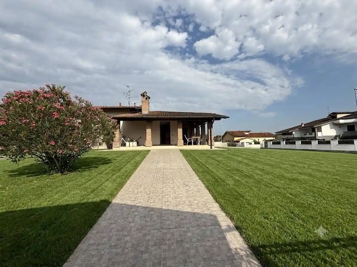 Villa in vendita a Borgo San Giacomo