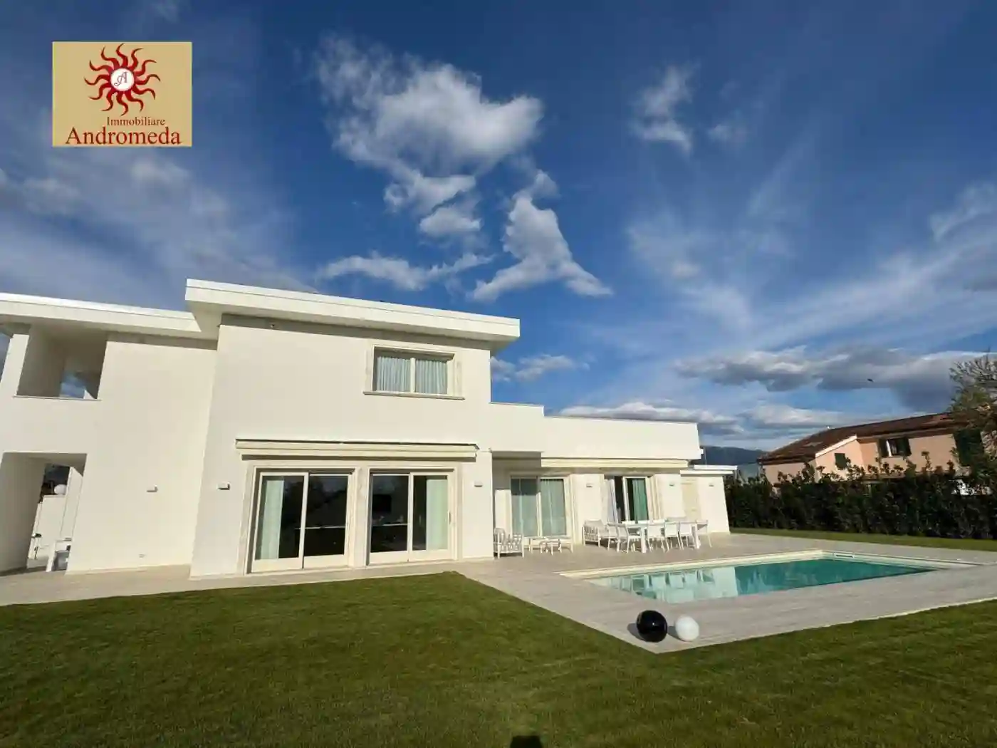 Villa - foto 2