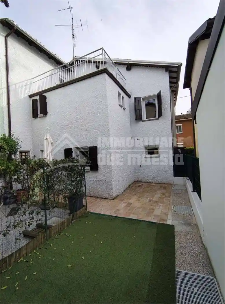 Casa indipendente in vendita a Reggio Emilia