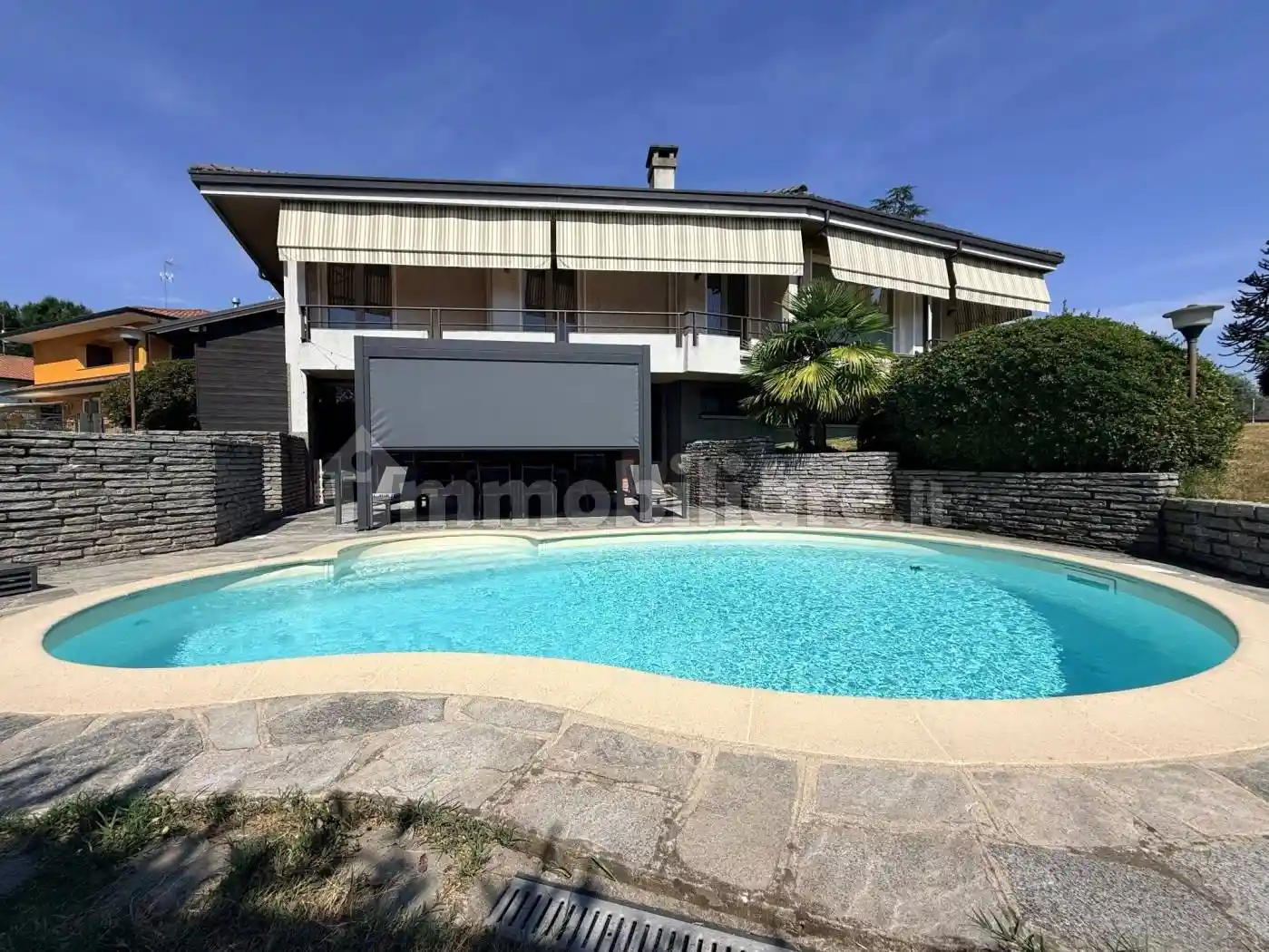 Villa in vendita a Varallo Pombia