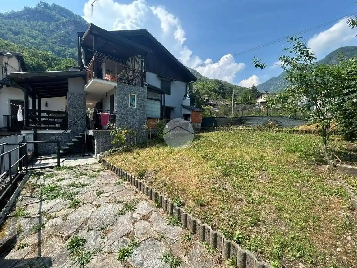 Casa indipendente in vendita a Sparone