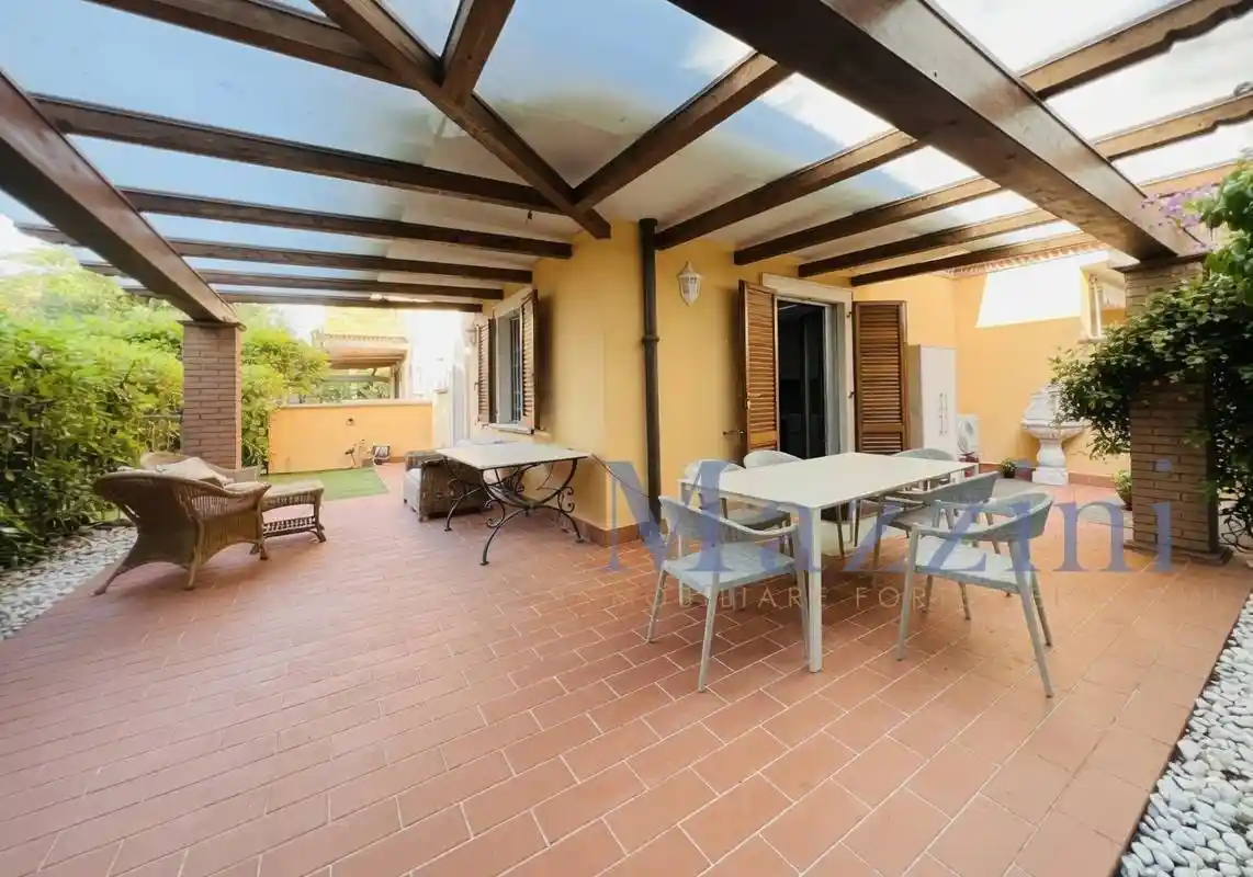 Casa indipendente in vendita a Massa