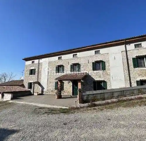 Rustico - Casale in vendita a Gazzola