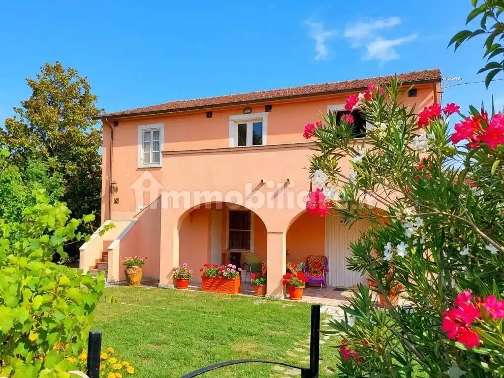 Villa in vendita a Castelnuovo Magra