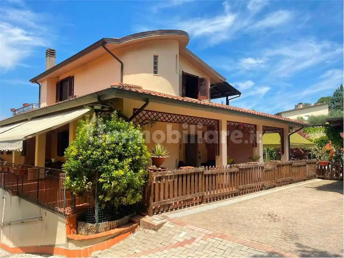 Villa in vendita a Perugia
