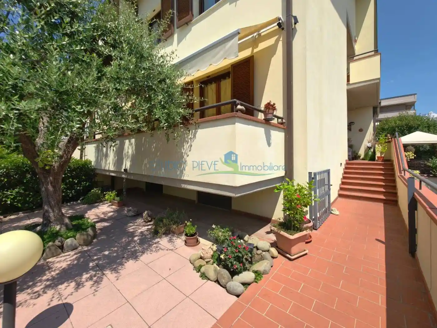 Casa indipendente in vendita a Massa e Cozzile