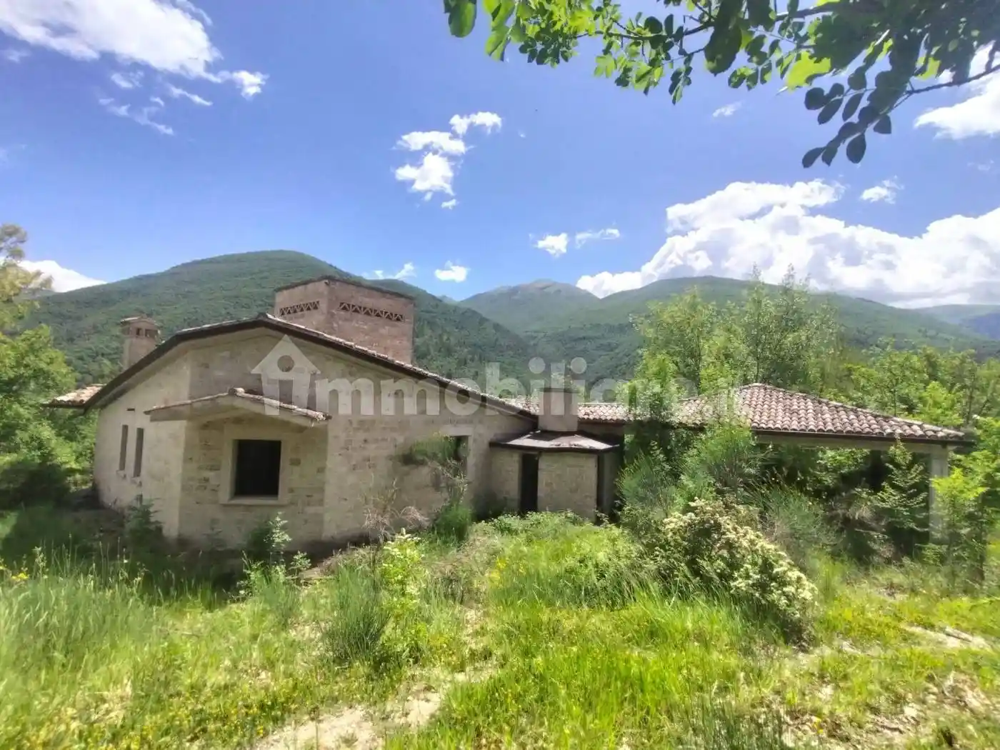 Villa in vendita a Sant'Anatolia di Narco