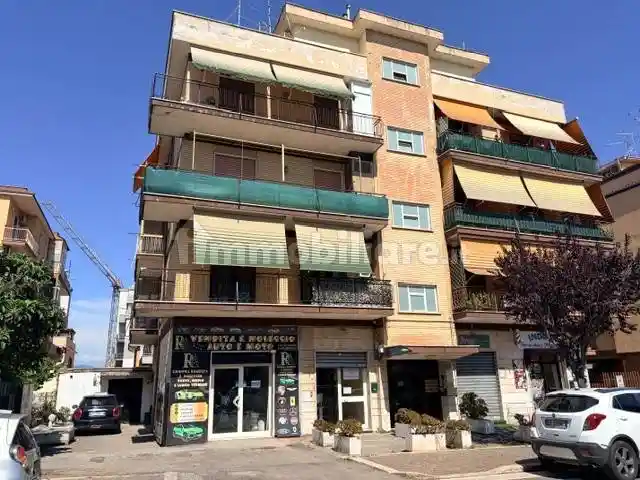 Appartamento in vendita a Pomezia