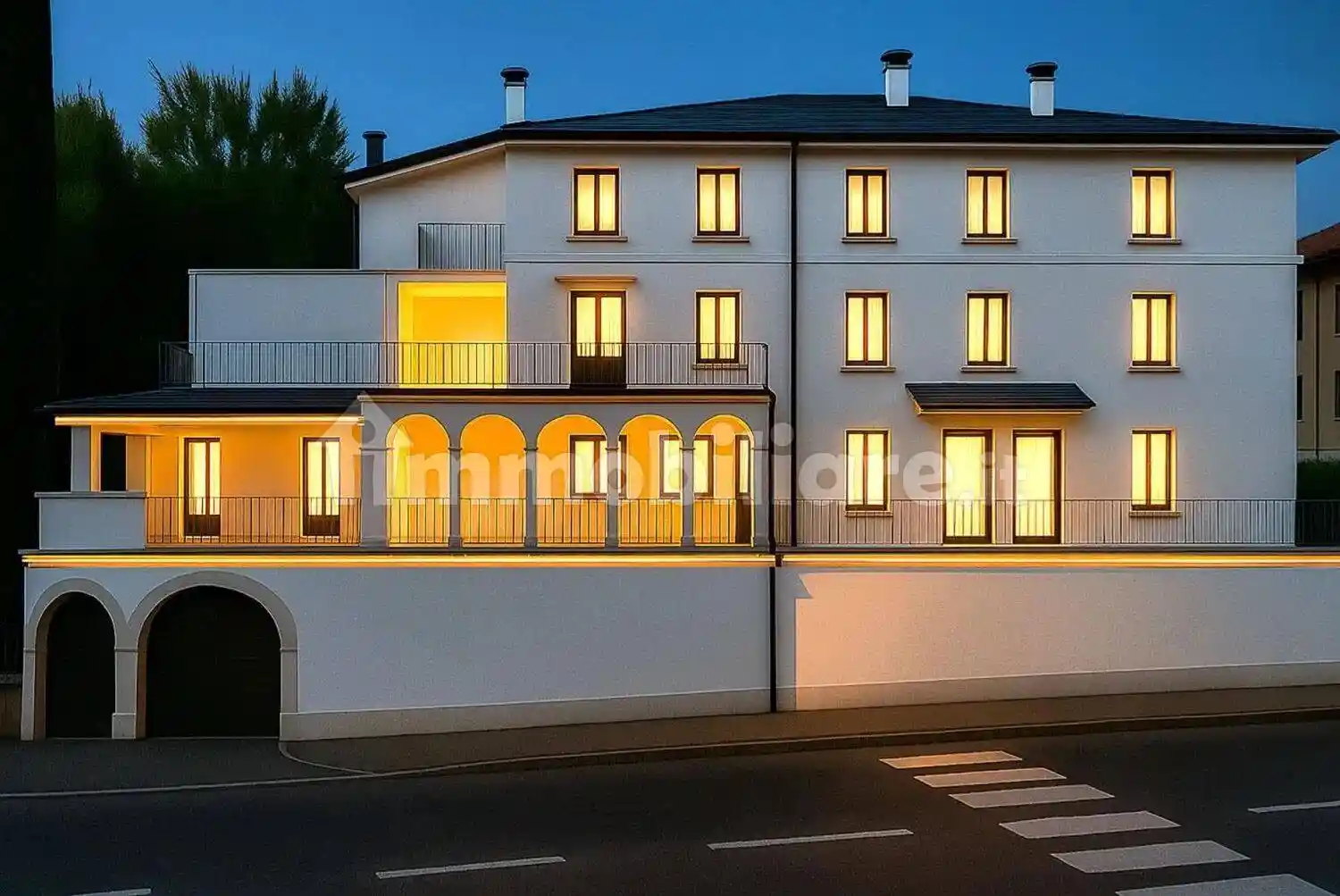 Palazzo - Edificio in vendita a Torri del Benaco