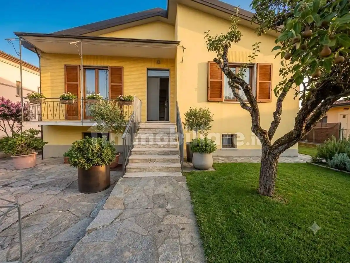 Villa in vendita a Santa Maria della Versa