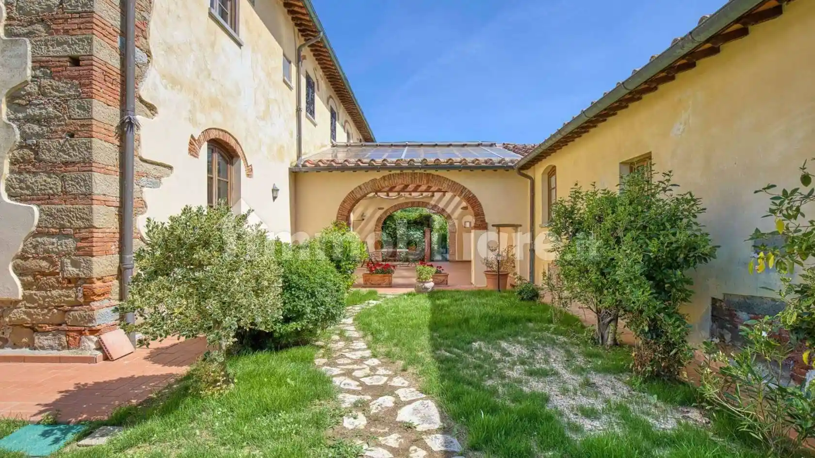 Casa indipendente in vendita a Arezzo