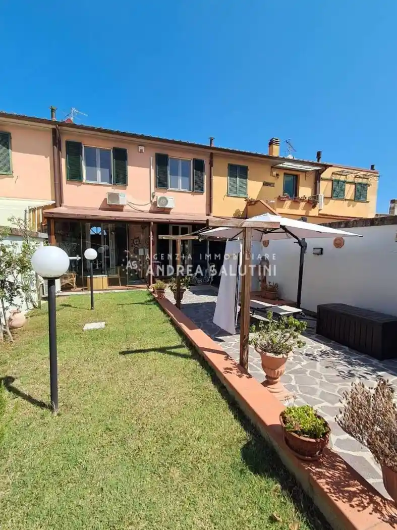 Casa indipendente in vendita a Livorno