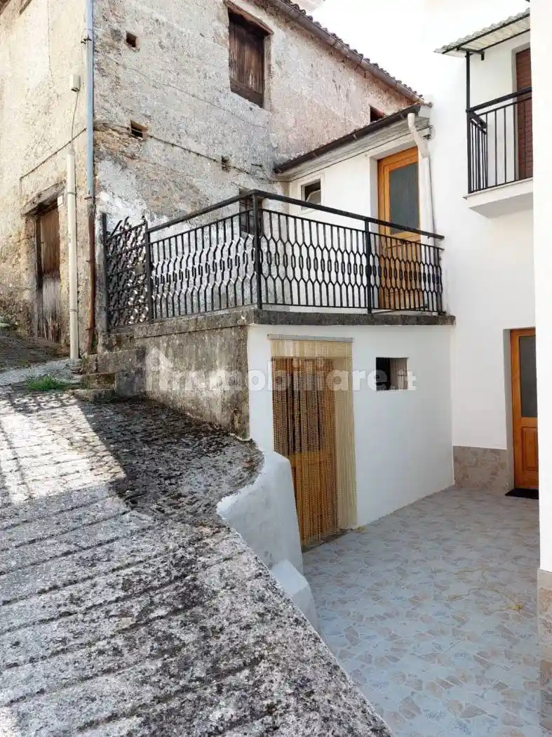 Casa indipendente in vendita a Laino Borgo
