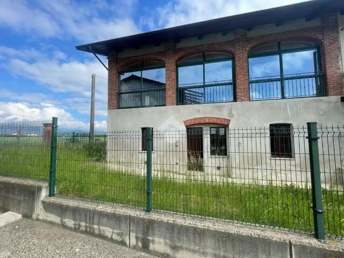 Casa indipendente in vendita a Cavour