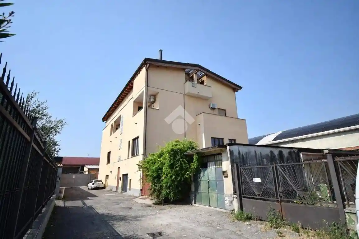 Palazzo - Edificio in vendita a Cologno Monzese