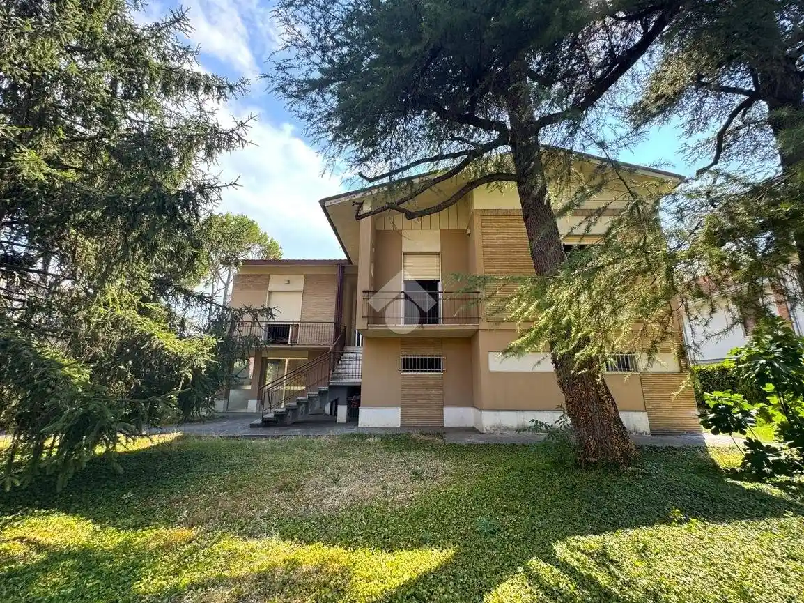 Casa indipendente in vendita a Forlì