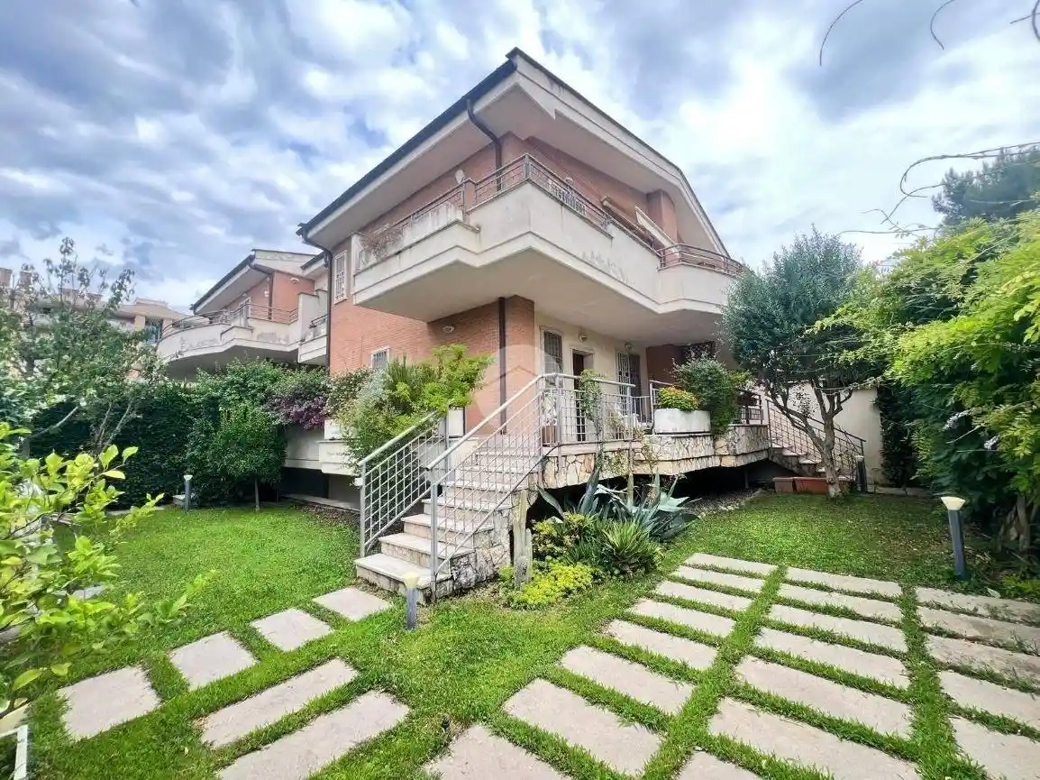 Villetta a schiera in vendita a Roma