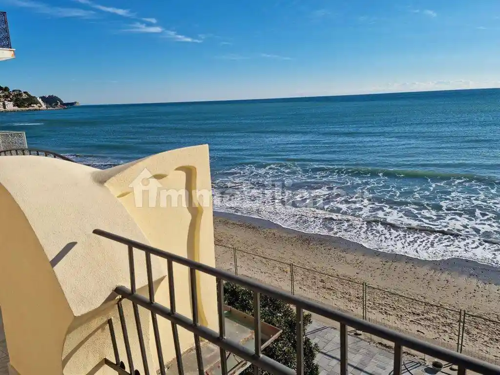 Casa indipendente in affitto a Alassio